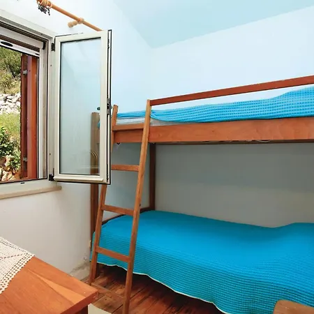 With Fireplace X Dom wakacyjny Zrnovo