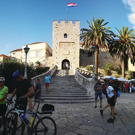 With Fireplace X Zrnovo