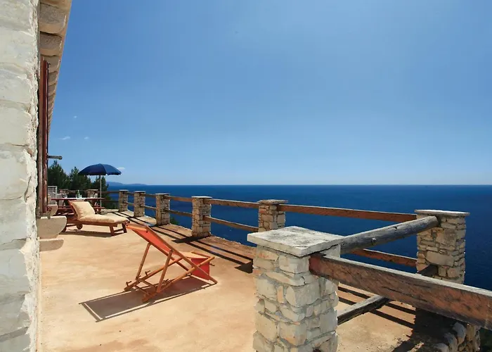 With Fireplace X Dom wakacyjny Zrnovo