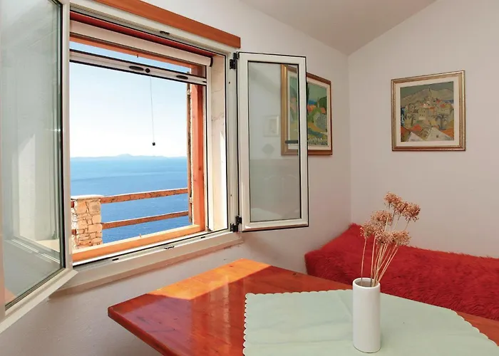 With Fireplace X Dom wakacyjny Zrnovo