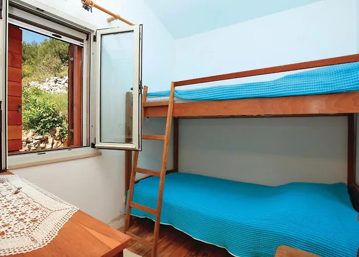 With Fireplace X Dom wakacyjny Zrnovo